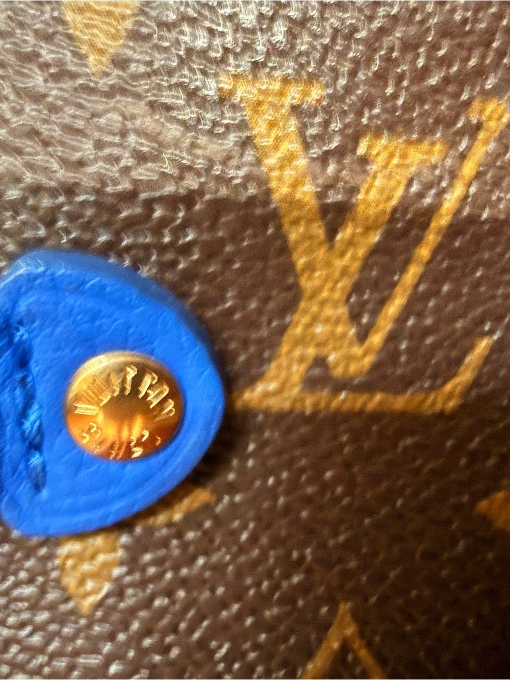 Louis Vuitton GM Neverfull limited Edition Tote with Blue Trim and Lettering - Picture 7 of 12